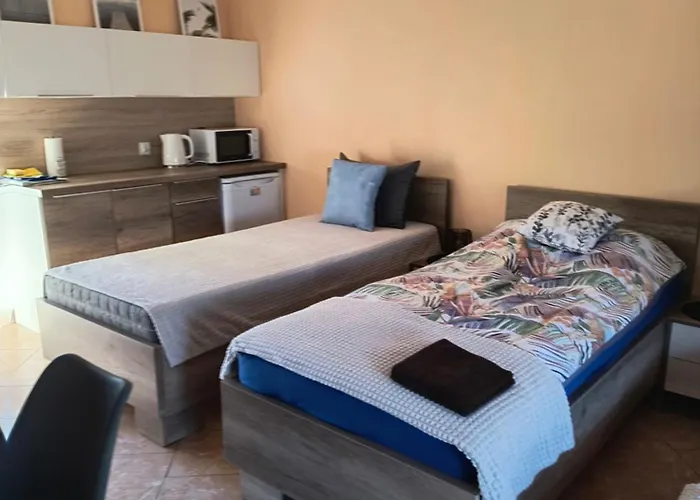 Ogrodek U Eli Apartment